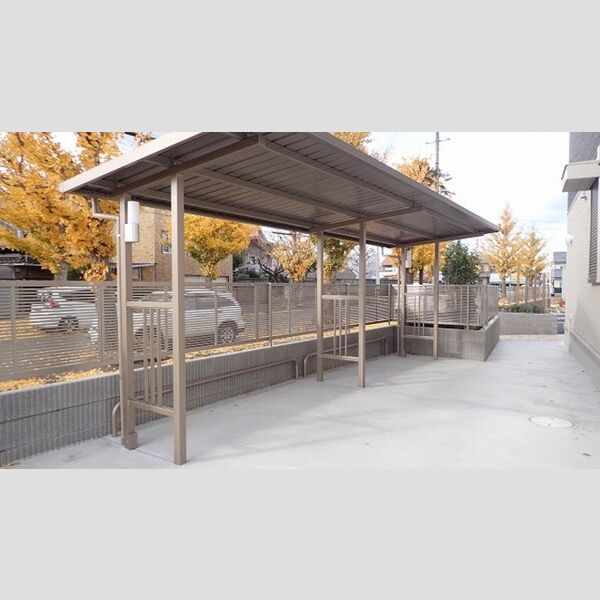 現地周辺 (駐輪場)