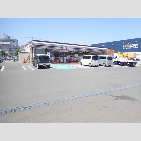 現地周辺 (コンビニエンスストア)