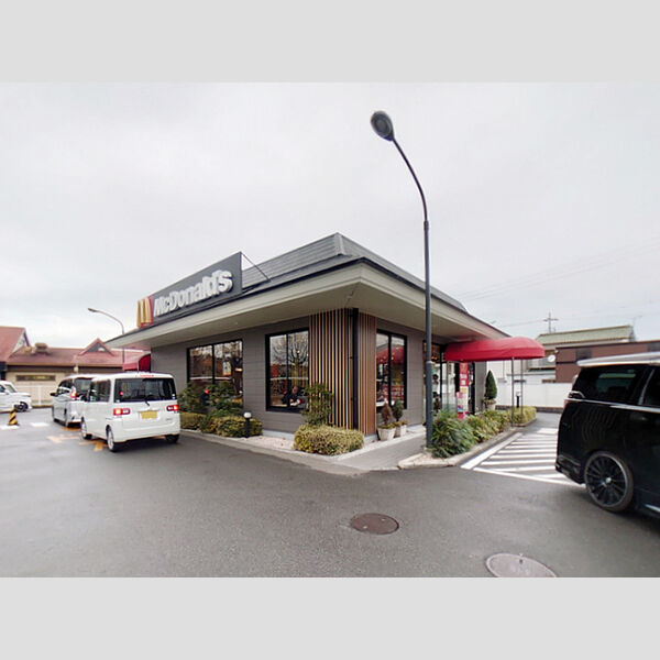 現地周辺 (マクドナルド)