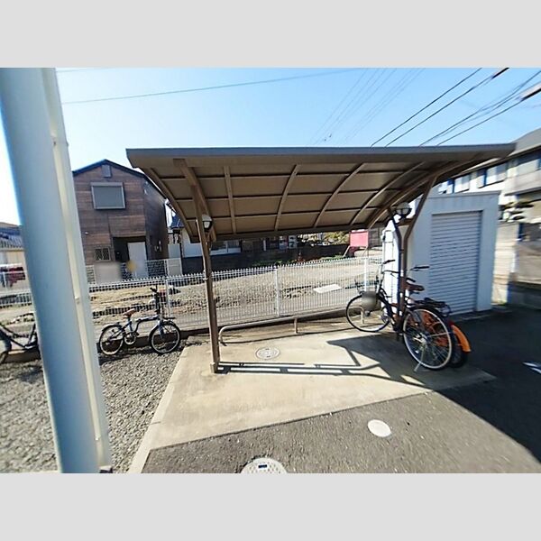 現地周辺 (駐輪場)