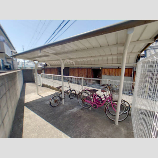 現地周辺 (駐輪場)