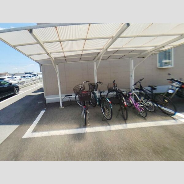 現地周辺 (駐輪場)