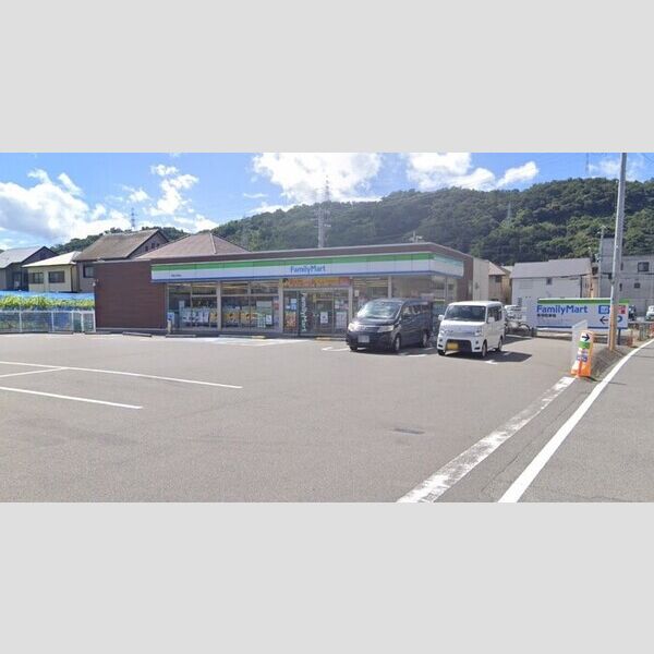 現地周辺 (ファミリーマート和歌山内原店(475m))
