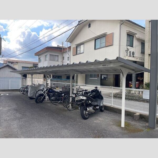 現地周辺 (駐輪場)