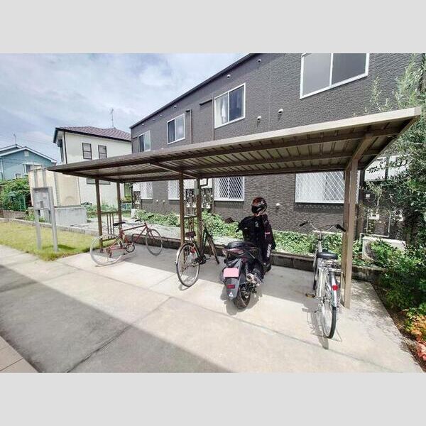 現地周辺 (駐輪場)