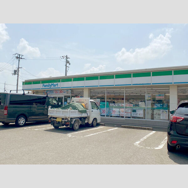 現地周辺 (ファミリーマート)