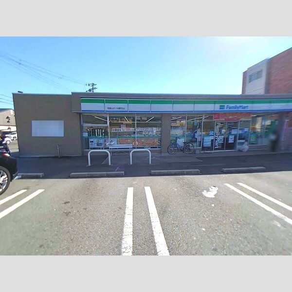 現地周辺 (ファミリーマート和歌山六十谷駅前店(508m))