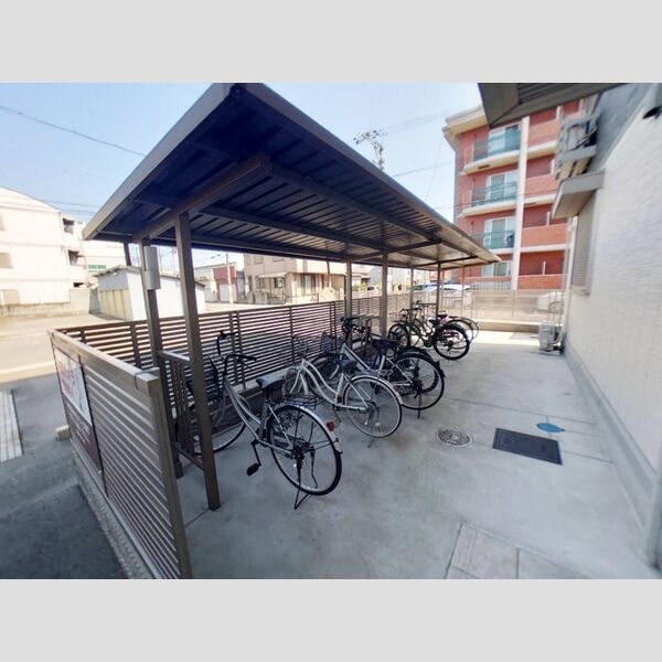 現地周辺 (駐輪場)