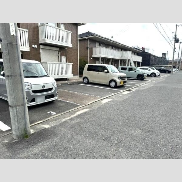 駐車場 (対象物件敷地内駐車場)