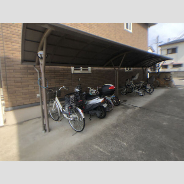 現地周辺 (駐輪場)