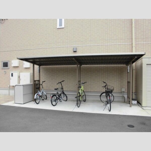 現地周辺 (駐輪場)