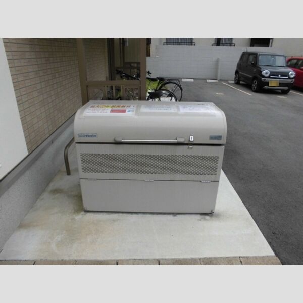 現地周辺 (ゴミ置場)