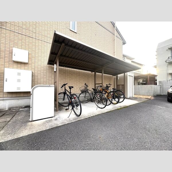 現地周辺 (ご入居者様専用駐輪場)