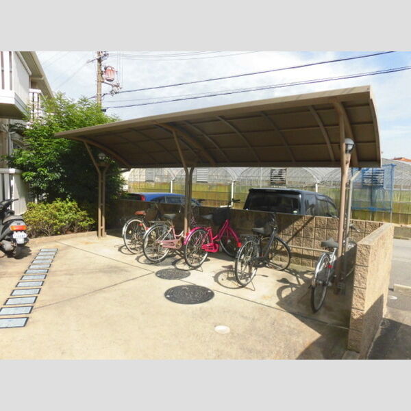 現地周辺 (駐輪場の雰囲気です☆)