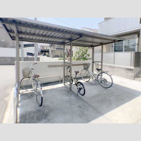 現地周辺 (駐輪場)