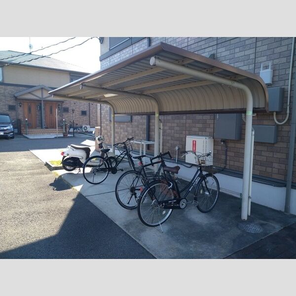 現地周辺 (駐輪場)