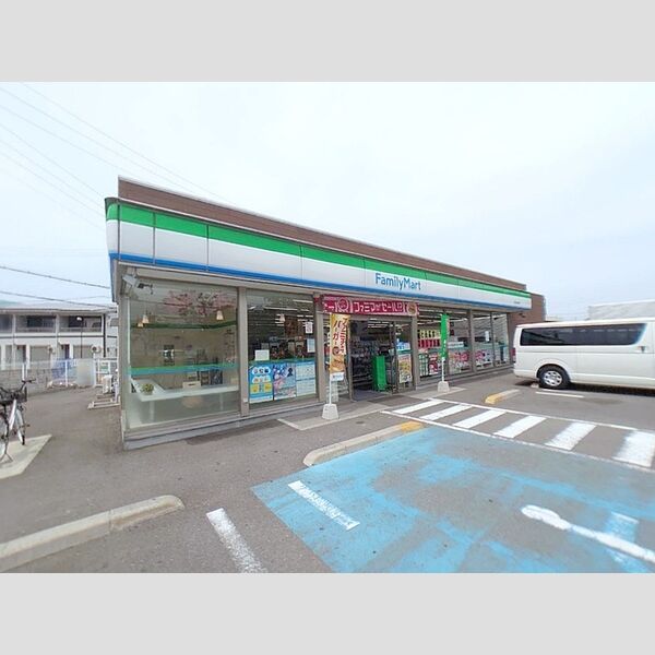 現地周辺 (ファミリーマート和歌山鳴神店(349m))