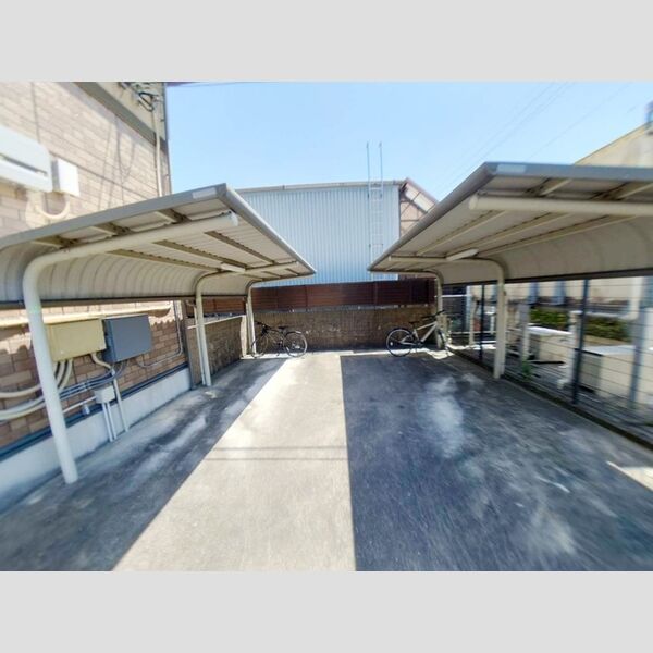 現地周辺 (駐輪場)