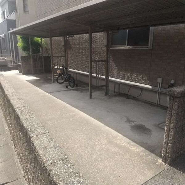現地周辺 (駐輪場)
