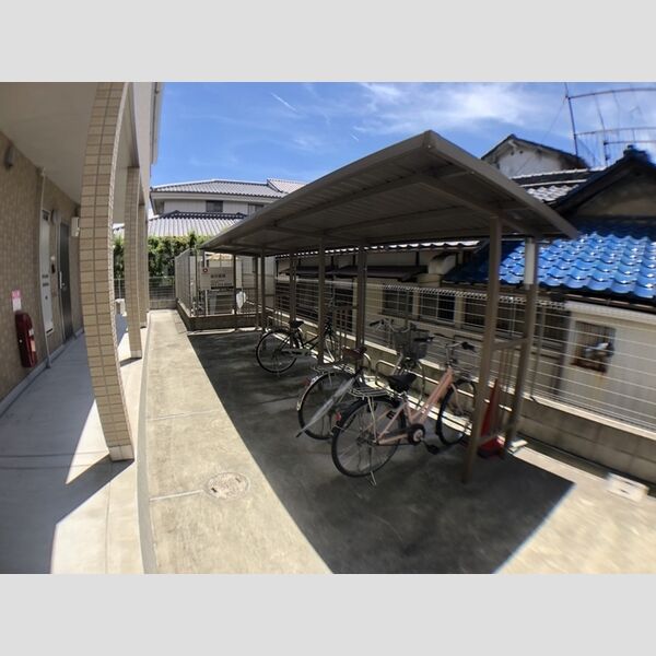 現地周辺 (駐輪場)