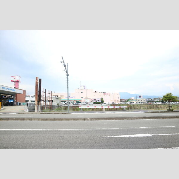 現地周辺 (備前交差点付近商業施設)