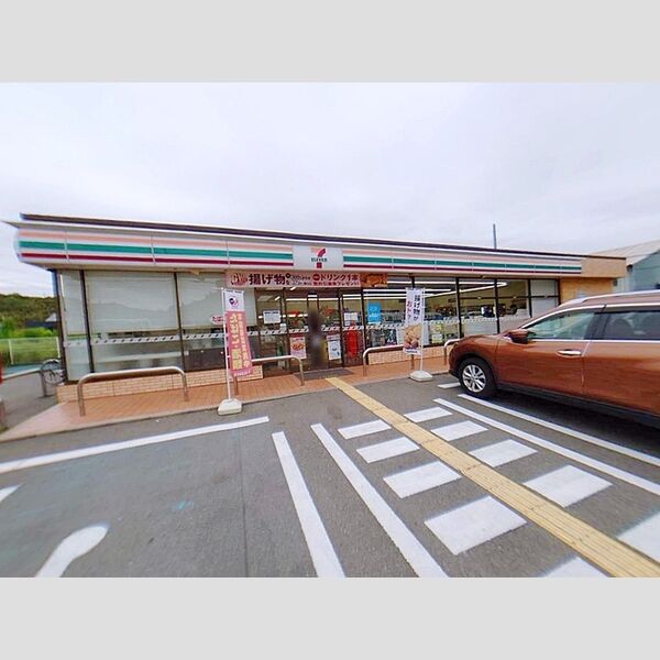 現地周辺 (セブンイレブン)