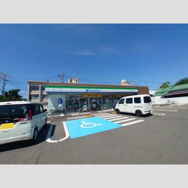 現地周辺 (ファミリーマート)