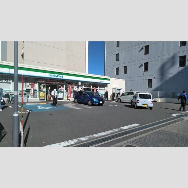 現地周辺 (ファミリーマート和歌山県庁正門前店(118m))