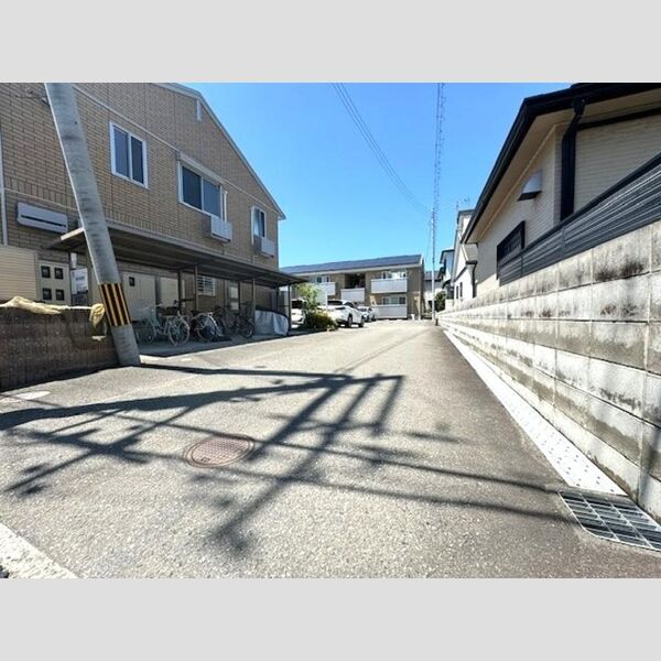 現地周辺 (敷地内侵入口)