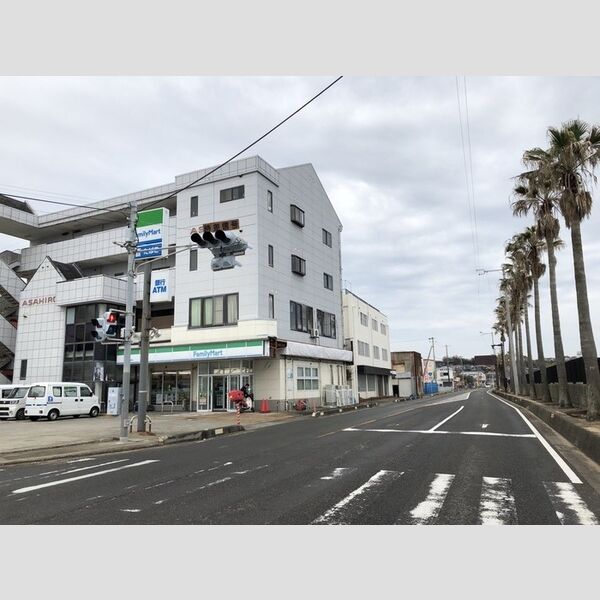 現地周辺 (ファミリーマート南部海岸前店(2km))