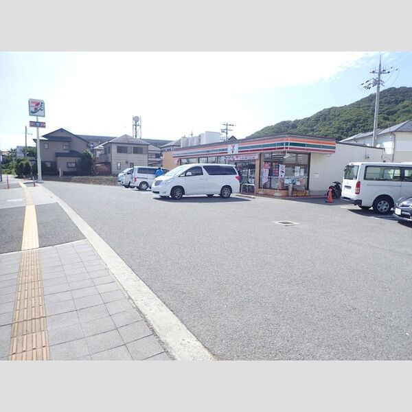 現地周辺 (セブンイレブン栄谷店(950m))