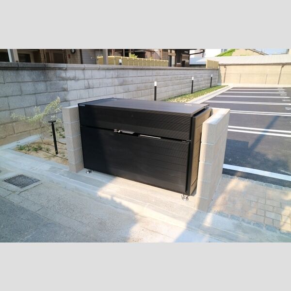 現地周辺 (ゴミBOX)