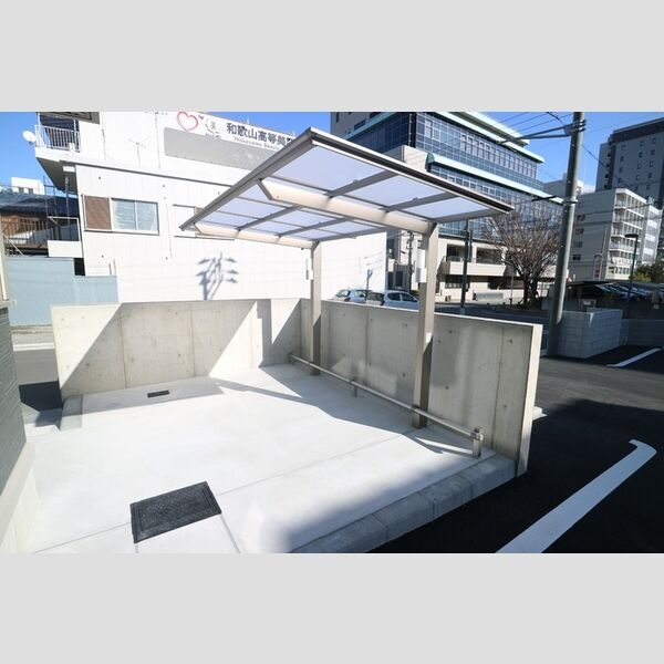 現地周辺 (駐輪場)