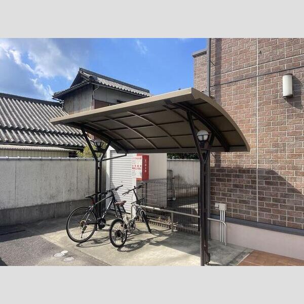 現地周辺 (駐輪場)