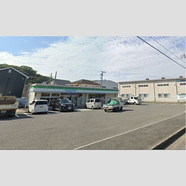現地周辺 (ファミリーマート和歌山宇須店(392m))