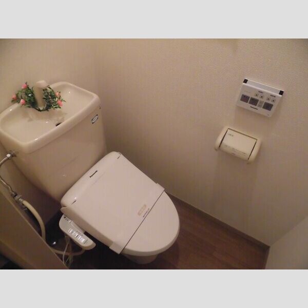 トイレ (温水洗浄暖房便座)