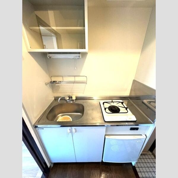 キッチン (冷蔵庫付きのキッチン)