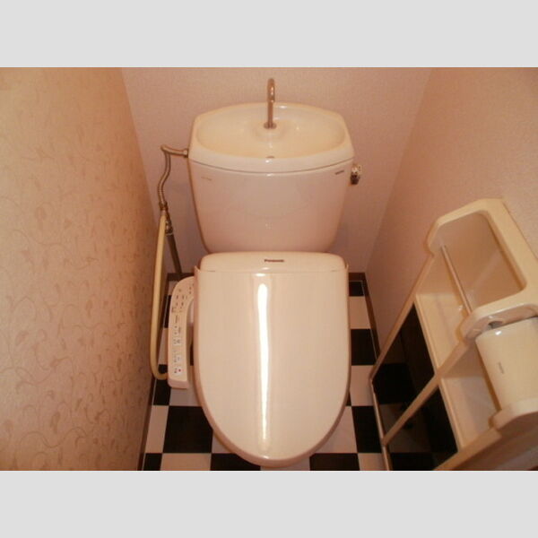 トイレ (トイレ)