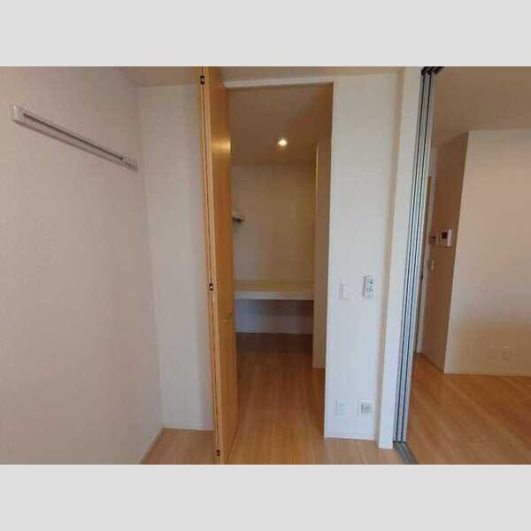 収納 (ウォーキングクローゼット)