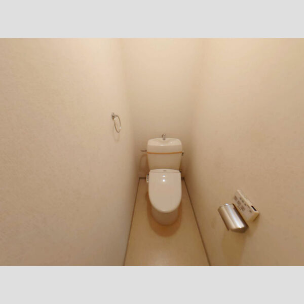 トイレ (トイレ)