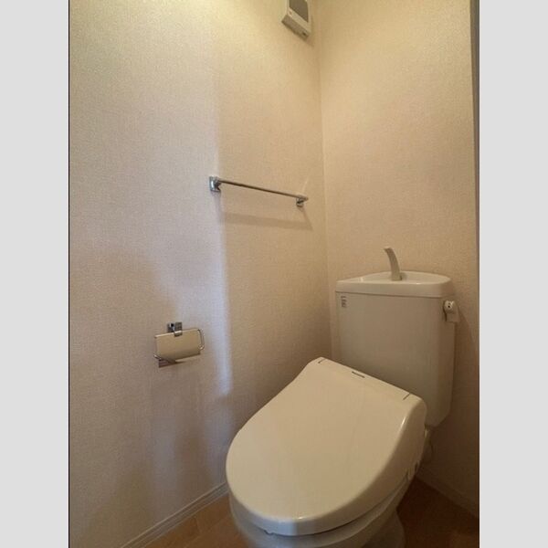 トイレ (トイレ)