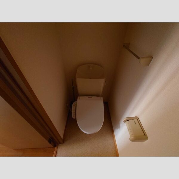 トイレ (トイレ)