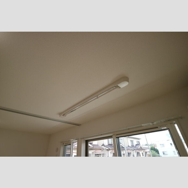 その他設備 (室内物干し)