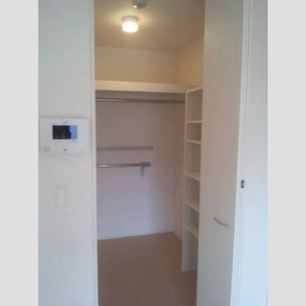 その他 (ウォークインクロゼットには棚、ハングバー、ハンガーパイプが付)