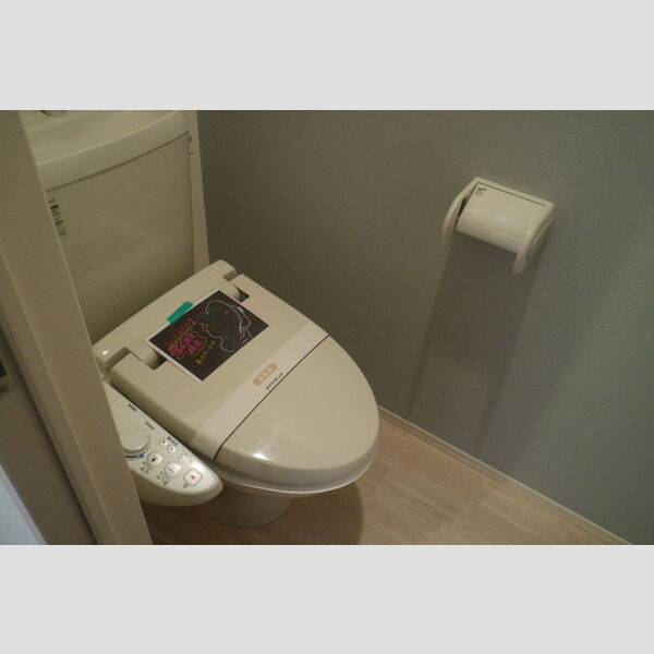 トイレ (トイレ)