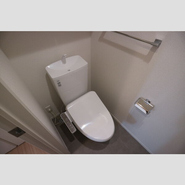 トイレ (トイレ)