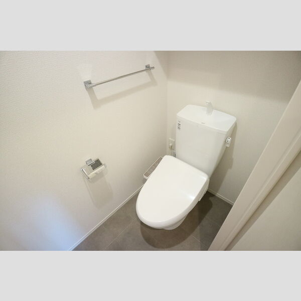 トイレ (トイレ)