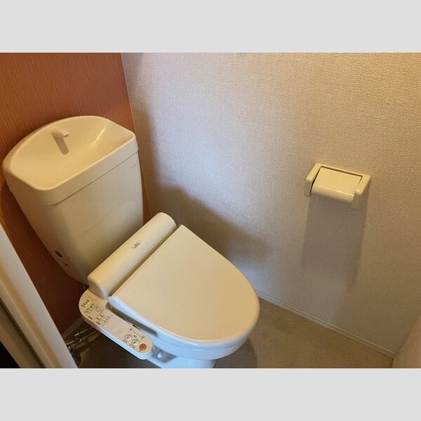 トイレ (トイレ)