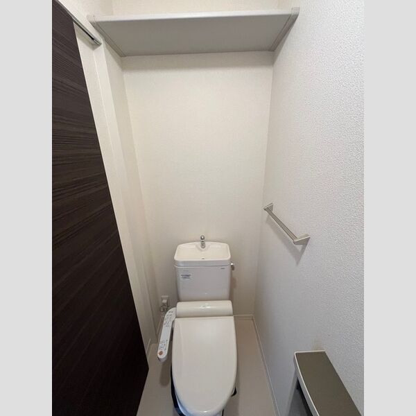 トイレ (トイレ)