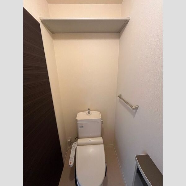 トイレ (トイレ)